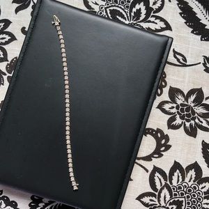 Women 10k tennis bracelet with diamonds